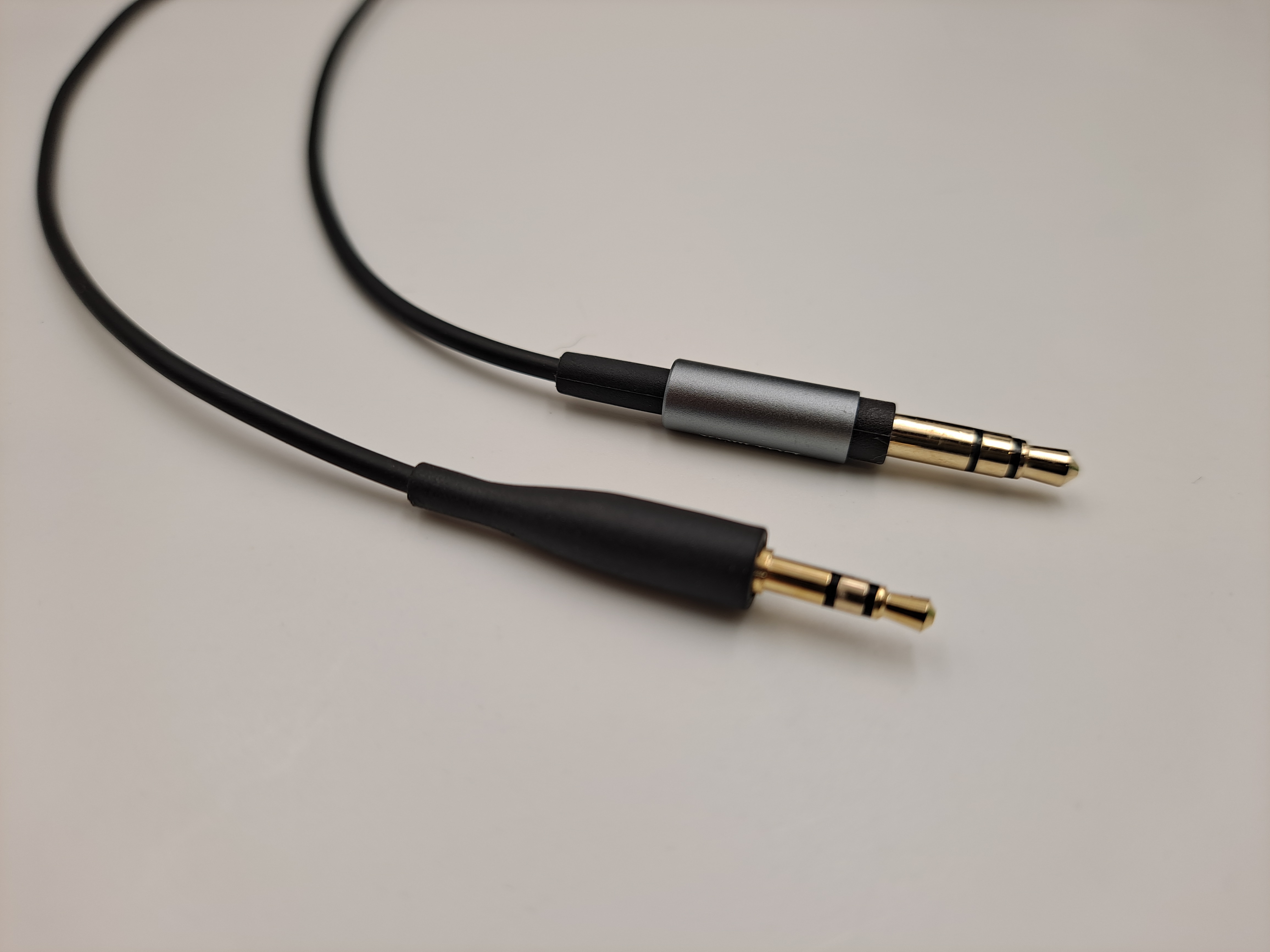 Black OCC audio Cable For B&W Bowers & Wilkins P5 Mobile Hi-Fi Headphones Black OCC audio Cable For B&W Bowers & Wilkins P5 Mobile Hi-Fi Headphones