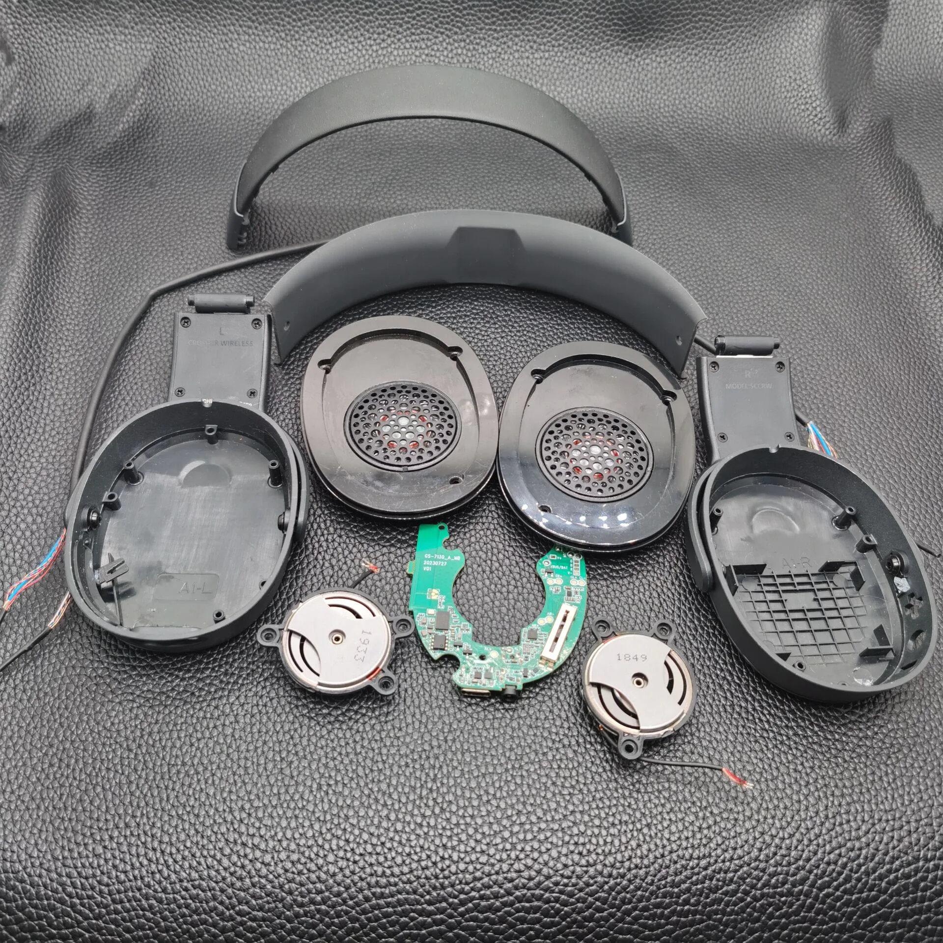 Skullcandy Crusher Wireless Swivel Speaker bracket  Cover Head Band
